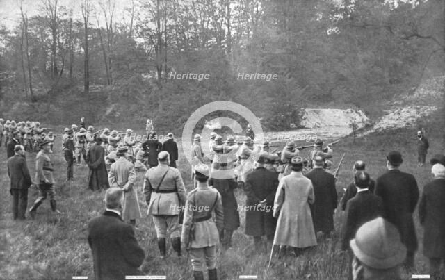 'Le chatiment des denonciateurs de Laon; quadruple execution capitale a Vincennes...1920. Creator: Unknown.