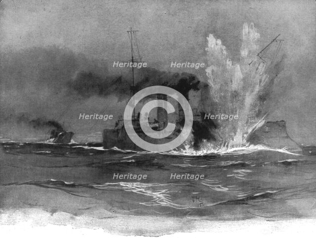 'Le croiseur "Bremen" au moment ou il est atteint par une torpille d'un sous-marin..., c1915. Creator: Unknown.