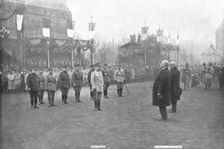 Le Baton de Petain; Sur l'esplanade de Metz, le 8 decembre 1918: Le president de la Repub..., 1918. Creator: Unknown