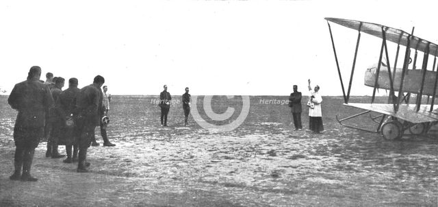''Le bapteme de l' "Oiseau"; Avant son premier vol au-dessus des lignes ennemies..., 1915. Creator: Unknown.