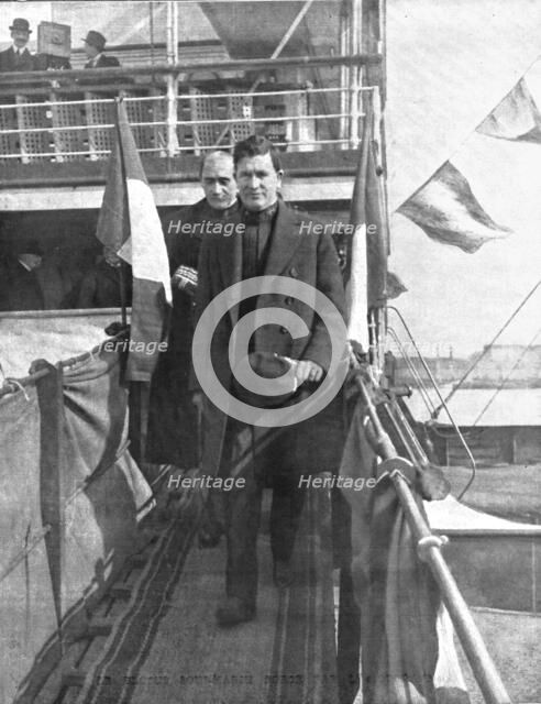 'Le blocus Sous-Marin forcé par L'<<Orleans>>; Le debarquement, a Bordeaux, du commandant..., 1917. Creator: Unknown.