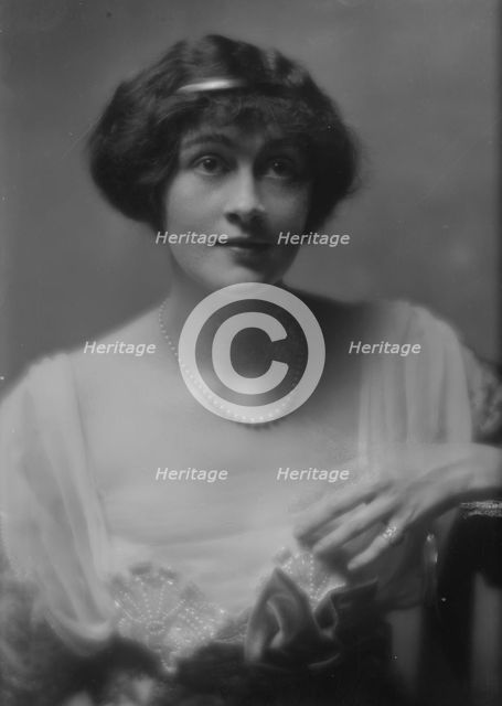 Le Breton, Marguerite, Miss, portrait photograph, 1913. Creator: Arnold Genthe.