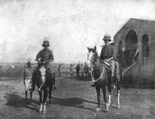 le brigadier-general anglais Cunliffe (a droite) et son chef d'etat-major, le major Wright 1916. Creator: Unknown