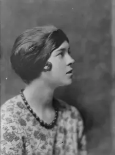 Le Gallienne, Eva, portrait photograph, not before 1916 Jan. Creator: Arnold Genthe