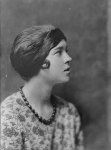 Le Gallienne, Eva, portrait photograph, not before 1916 Jan. Creator: Arnold Genthe