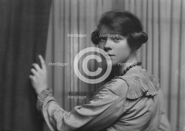 Le Gallienne, Eva, portrait photograph, not before 1916 Jan. Creator: Arnold Genthe.