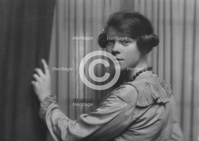 Le Gallienne, Eva, portrait photograph, not before 1916 Jan. Creator: Arnold Genthe.