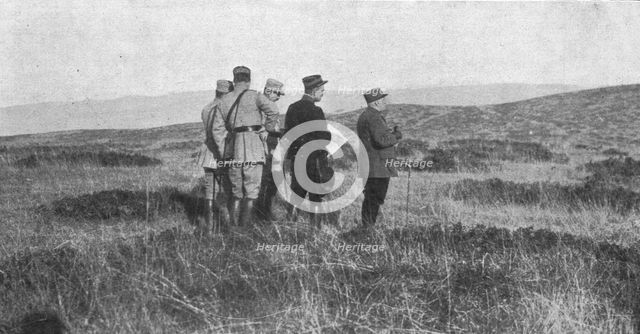 ''Le general de Castelnau a Salonique; La visite a pied du terrain.', 1916. Creator: Unknown.