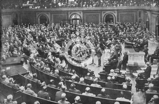 'Le general Pershing au parlement American; devant le Senat et la Chambre des..., 1919. Creator: Underwood & Underwood.