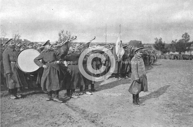 'Le general Russe Lokhvitsky decore de la Croix de Guerre sur le front Francais; les..., 1916. Creator: Unknown.
