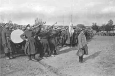 Le general Russe Lokhvitsky decore de la Croix de Guerre sur le front Francais; les..., 1916. Creator: Unknown