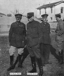 'Le general Sarrail, commandant en chef, et le general anglais Mahon. 1916. Creator: Hubert Jacques