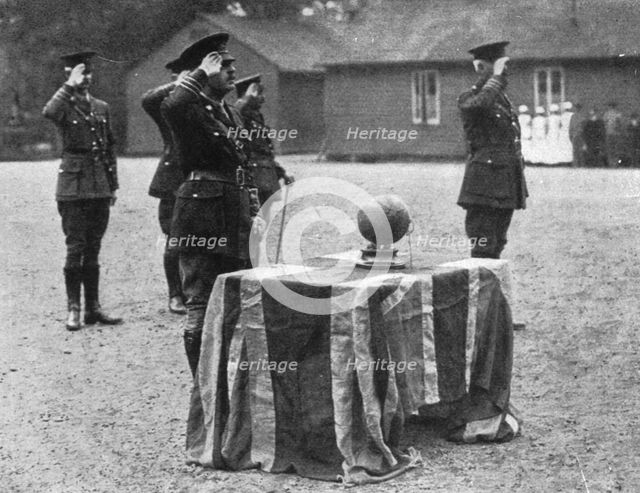 'Le glorieux ballon; Le ballon, qui sera legendaire, du 8e East Surrey', 1916. Creator: Unknown.