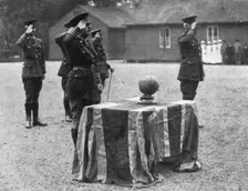 Le glorieux ballon; Le ballon, qui sera legendaire, du 8e East Surrey 1916. Creator: Unknown