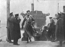 Le grand-duc Nicolas, vice-roi du Caucase, debarquant a Batoum, le 14 avril, apres une..., 1916. Creator: Unknown