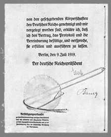 Le document de Versailles; Signatures du president Ebert et du chancelier Baur 1919. Creator: Unknown