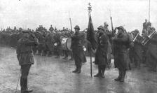 Le deuxieme anniversaire de L'Yser; le general Wielemans saluante le drapeau du 12e de...1916. Creator: Unknown