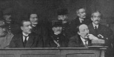 Le defaitisme et les grands proces; l'affaire du "bonnet rouge"; le banc des accuses...,1917. Creator: Unknown