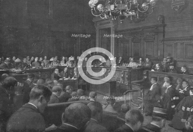 'Le defaitisme et les grands proces; la premiere audience du Conseil de guerre appele..., 1918. Creator: Unknown.