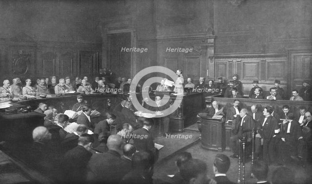 'Le defaitisme et les grands proces; le proces Lenoir - Charles Humbert; la lecture du..., 1919. Creator: Jean Clair-Guyot.