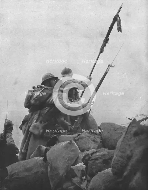 'Le drapeau a l'attaque; Le colonel desgrees du lou dressant, sous la mitraill...1915 (1924). Creator: Unknown.