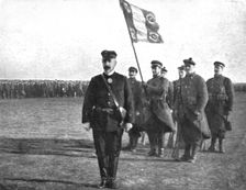 Le Drapeau des Fusiliers Marins; Derriere le general, des combattants d'Ypres et de Dixmude 1915. Creator: Unknown