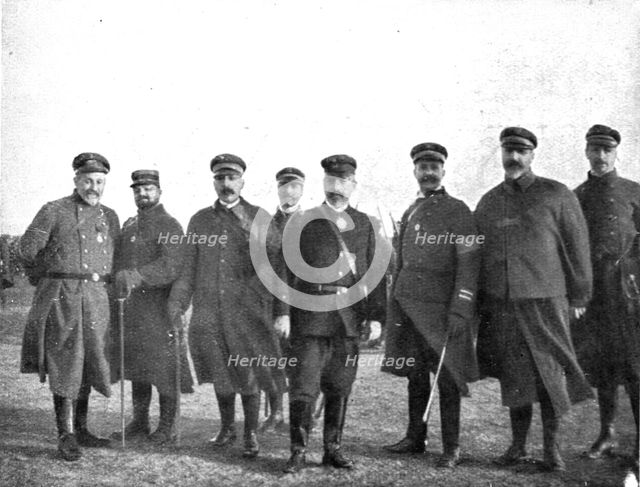 'Le Drapeau des Fusiliers Marins; L'etat-major des fusiliers, au centre, l'amiral Ronarc'h', 1915. Creator: Unknown.