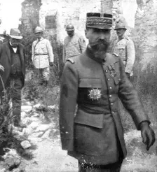 Le "Friedensturm"; le president du Conseil (M. Clemenceau) et le commandant de la 4e armee..., 1918 Creator: Unknown