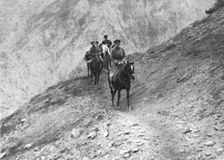 'Le front russe d'asie; Cavaliers en reconnaiccance dans les montagnes du Kop-Dagh 1916. Creator: Unknown