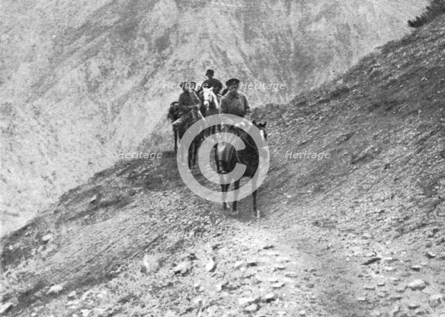 ''Le front russe d'asie; Cavaliers en reconnaiccance dans les montagnes du Kop-Dagh', 1916. Creator: Unknown.