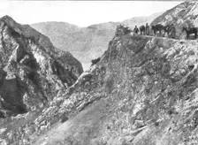 'Le front russe d'asie; Convoi dans le Kop-Dagh, entre Erzeroum et Baibourt 1916. Creator: Unknown