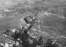 'Le front russe d'asie; une tranchee russe dans la region de Baibourt 1916. Creator: Unknown