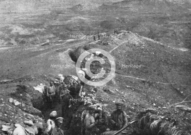''Le front russe d'asie; une tranchee russe dans la region de Baibourt', 1916. Creator: Unknown.