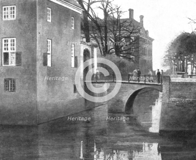 ''Le Kaiser en Fuite; L'arrivee a Amerongen de Guillaume de Hohenzollern', 1918. Creator: Unknown.