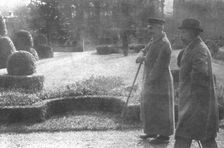 'Le Kaiser en Fuite; Premiere journee d'exil; Guillaume, encore en tenue militaire..., 1918. Creator: Unknown
