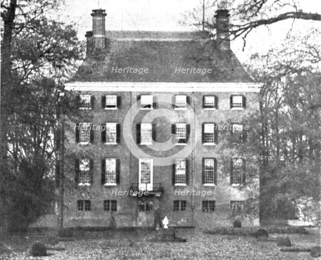 ''Le Kaiser en Fuite; Une aile du chateau d'Amerongen, refuge de ex-kaiser', 1918. Creator: Unknown.