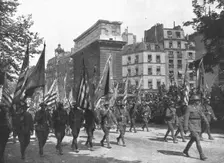 Le jour de gloire; au coeur de Paris: le defile sur les grands boulevards jusqu'a la place..., 1919 Creator: Unknown