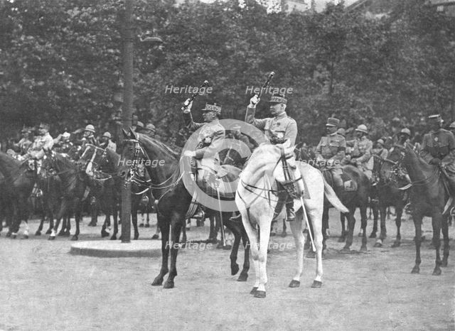 'Le jour de gloire; au coeur de Paris: le defile sur les grands boulevards jusqu'a la place..., 1919 Creator: Unknown.