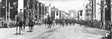 Le jour de gloire; le general Pershing, commandant l'armee americaine, ouvre..., 1919. Creator: Unknown