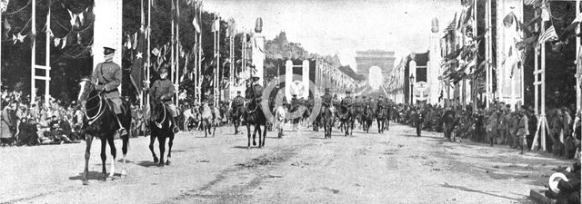'Le jour de gloire; le general Pershing, commandant l'armee americaine, ouvre..., 1919. Creator: Unknown.