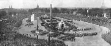 Le jour de gloire; vue d'ensemble de la place de la Concorde, au moment ou la tete..., 1919. Creator: Unknown
