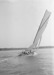 Le Jade a gaff rigged 8 Metre class yacht sailing close-hauled, 1912. Creator: Kirk & Sons of Cowes