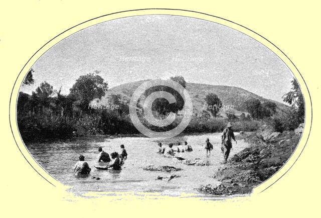 ''Le lavage de l'or a la batee; Iles Africaines de la mer des Indes', 1914. Creator: Unknown.