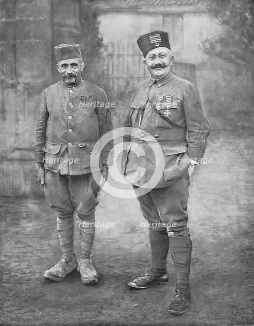 'Le lieutenant-colonel Richaud et le doyen du 4e zouaves', 1916. Creator: Unknown.