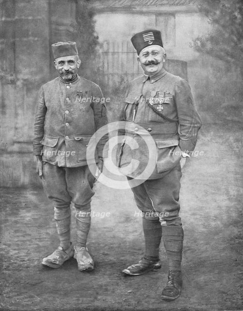 'Le lieutenant-colonel Richaud et le doyen du 4e zouaves', 1916. Creator: Unknown.