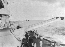 Le nouveau superdreadnought "Imperatrice-Marie"; La presentation au combat : les canons..., c1915. Creator: Unknown