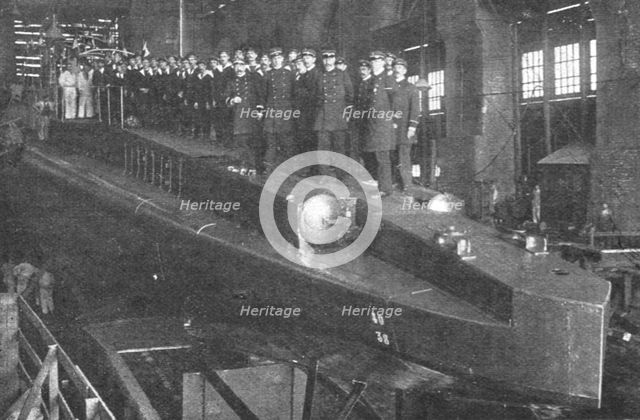 'Le sous-marin a la mer; lancement a Cherbourg d'un nouveau sous-marin completement acheve..., 1916. Creator: Unknown.