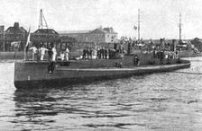 Le sous-marin a la mer; lancement a Cherbourg d'un nouveau sous-marin completement acheve..., 1916. Creator: Unknown