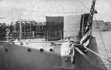 Le "Soldat Inconnu" Americain; au Havre: le transport du cercueil a bord de l "Olympia"..., 1921 Creator: Unknown