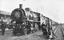 Le "Soldat Inconnu" italien; la locomotive du train qui ramena le corps d'Aquilee a Rome 1921. Creator: Unknown